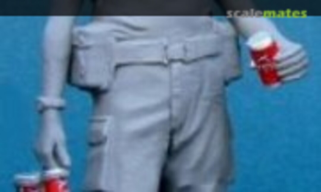 1:35 UK Infantryman at rest #1: Carrying beer (Accurate Armour F008) F008