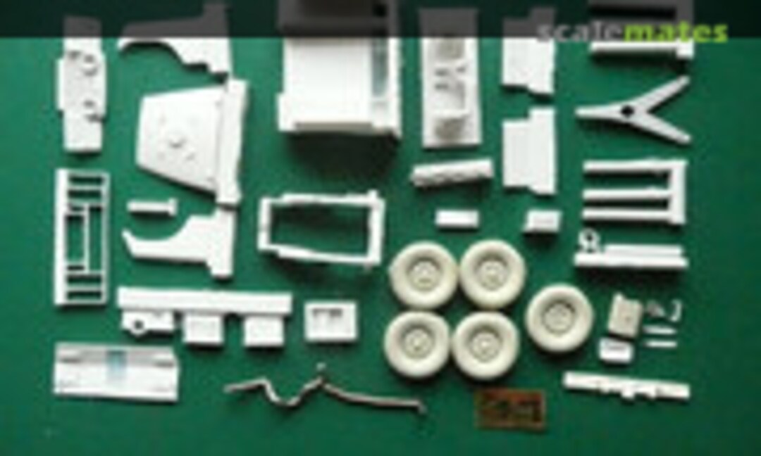 1:35 Short wheelbase Land Rover Series II 106mm RR / gun buggy (Mouse House Enterprises MA112) MA112