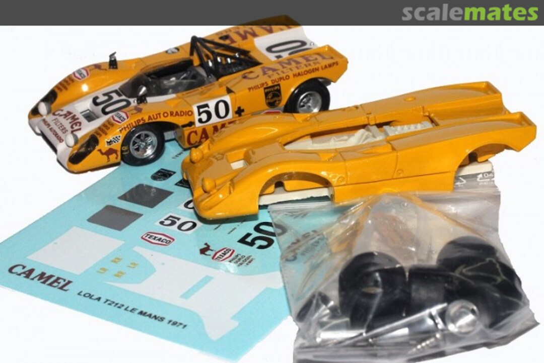 Boxart Lola-FordT212 #HU26 "Camel Filters" KP402 JPS Miniatures Auto Boxart Lola-FordT212 #HU26 "Camel Filters" KP402 JPS Miniatures Auto