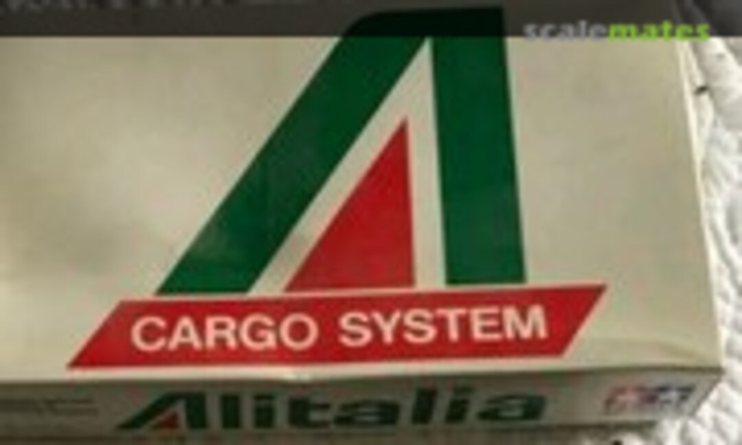 1:32 Alitalia ‘cargo system’ (Tamiya 33)