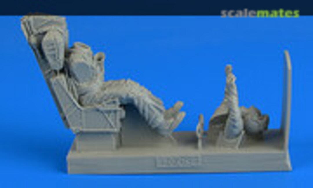 1:32 US Navy Fighter Pilot with ejection seat for F-8 (Aerobonus 320 096) 320 096