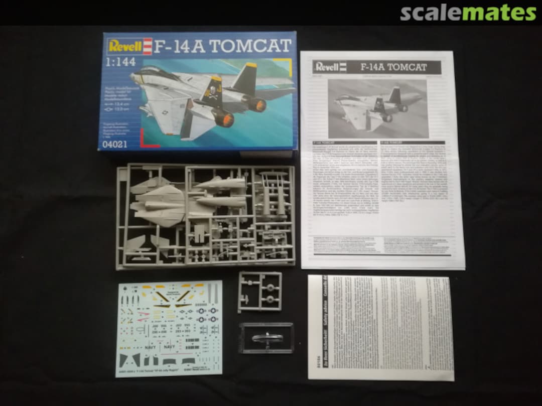 Contents F-14A Tomcat 04021 Revell