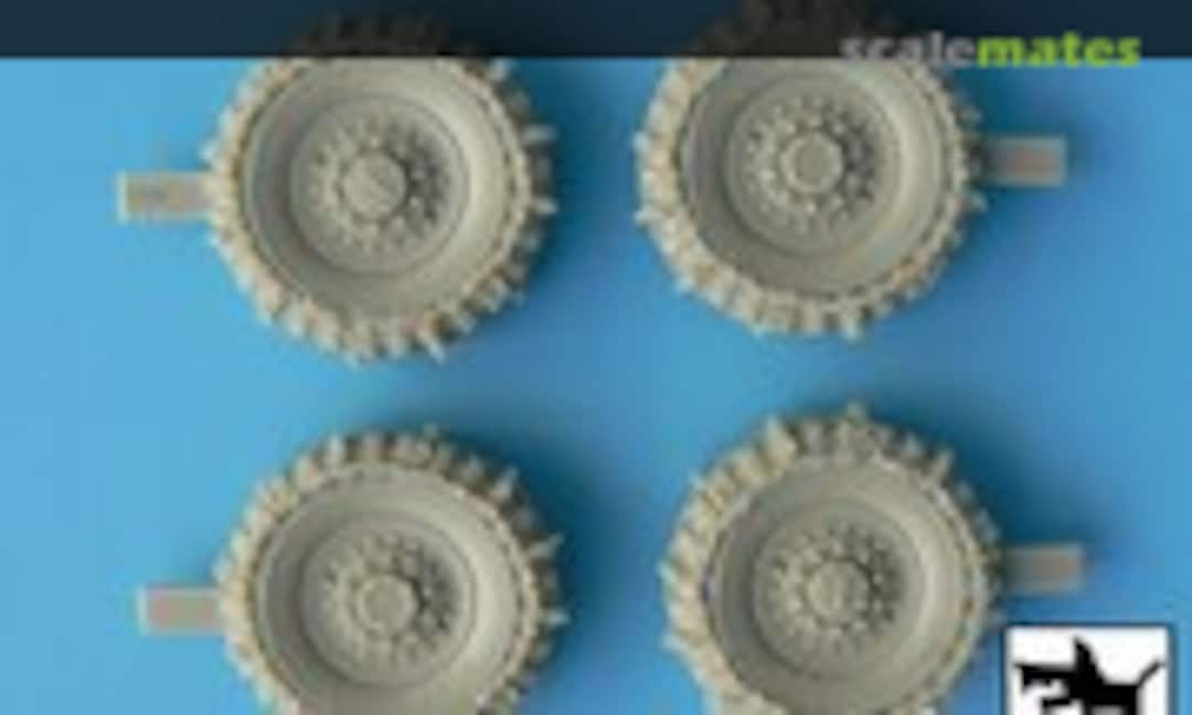 1:35 Staghound snowchained wheels (Black Dog T35008) T35008