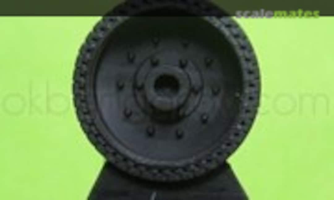 1:72 Wheels for T-34,10 bolts, early production with reinforcement ring, bandage with pattern and 42 apertures (OKB Grigorov S72011)
