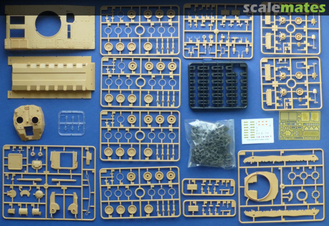Contents CV90-40 IFV 82474 HobbyBoss