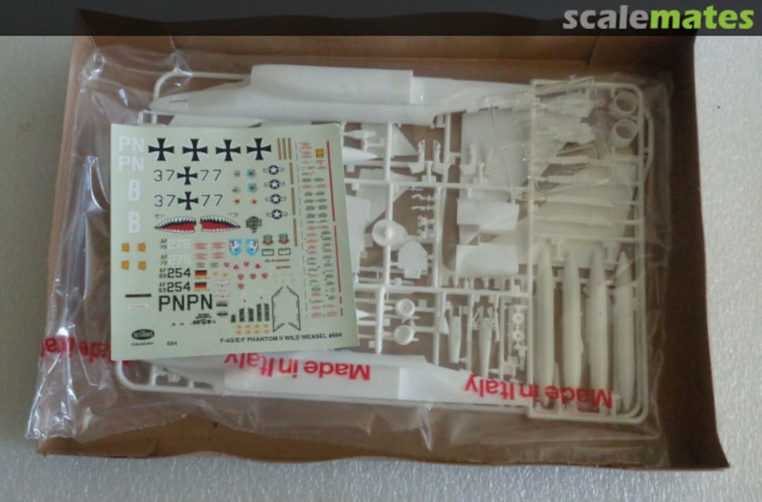 Contents F-4G/E/F Phantom II 'Wild Weasel' 684 Testors Contents F-4G/E/F Phantom II 'Wild Weasel' 684 Testors