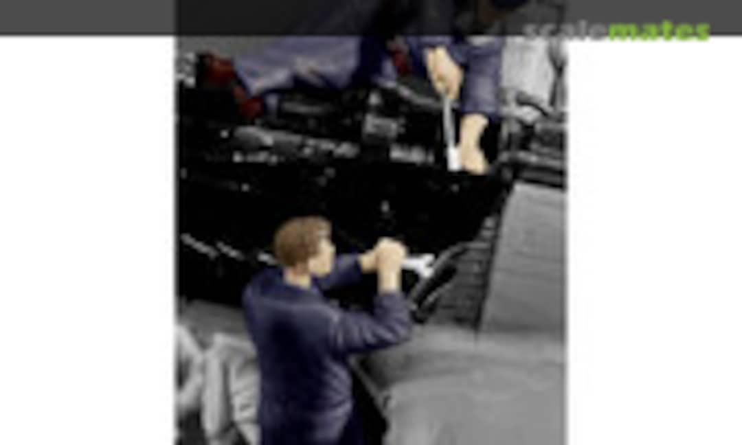 1:32 Engine Maintenance Figure Set for Ta152H-1 (Zoukei-Mura SWS02-F11) SWS02-F11