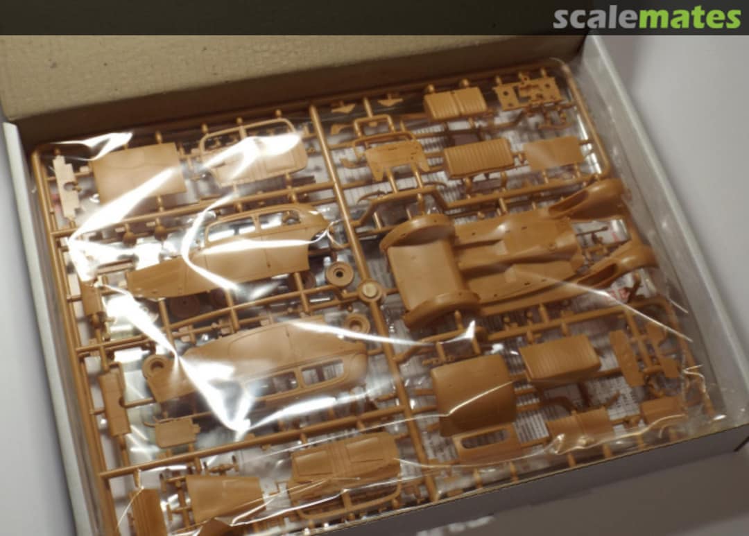 Contents Typ 320 (W142) Saloon 35537 ICM Contents Typ 320 (W142) Saloon 35537 ICM