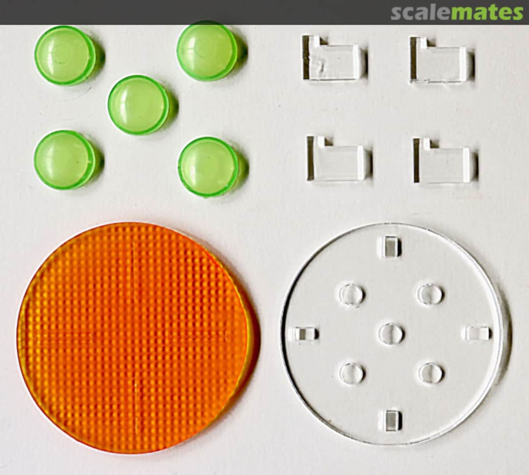 Contents The Invaders! Lens Kit 18SAT200A Monsters in Motion Contents The Invaders! Lens Kit 18SAT200A Monsters in Motion