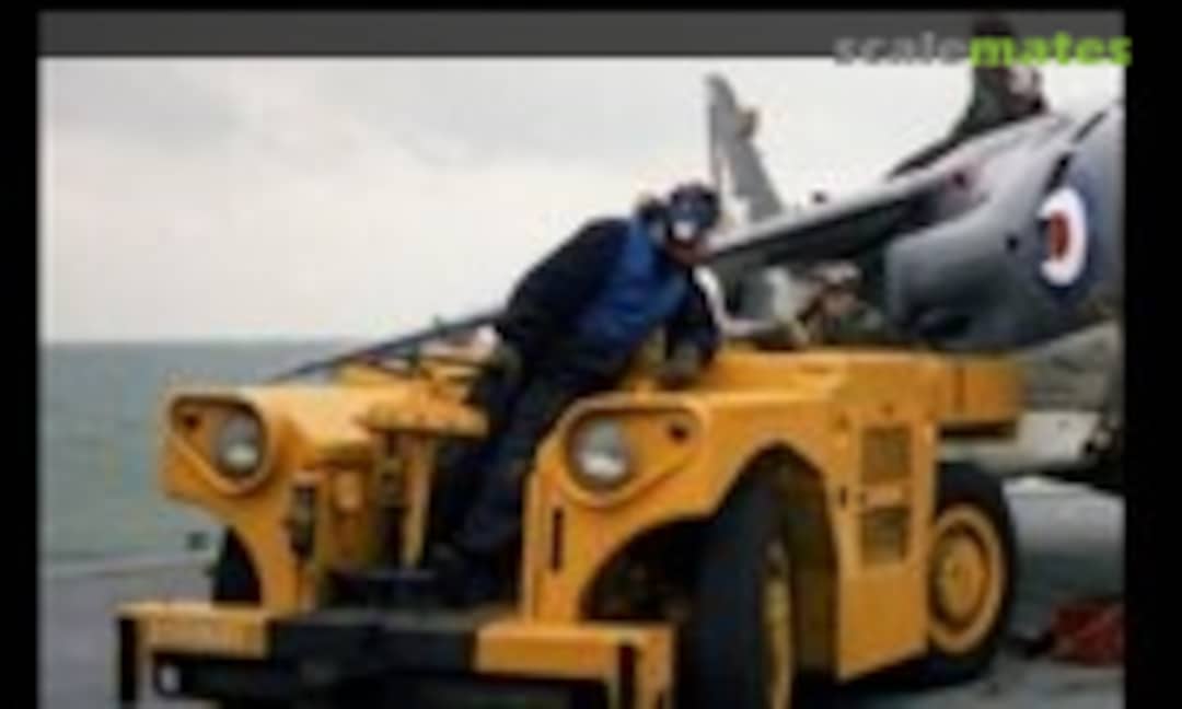 Aircraft Carrier Support Crew, Tractor Driver &amp; Crewman (Air-Graphics Models AIR.GSEf.72005)