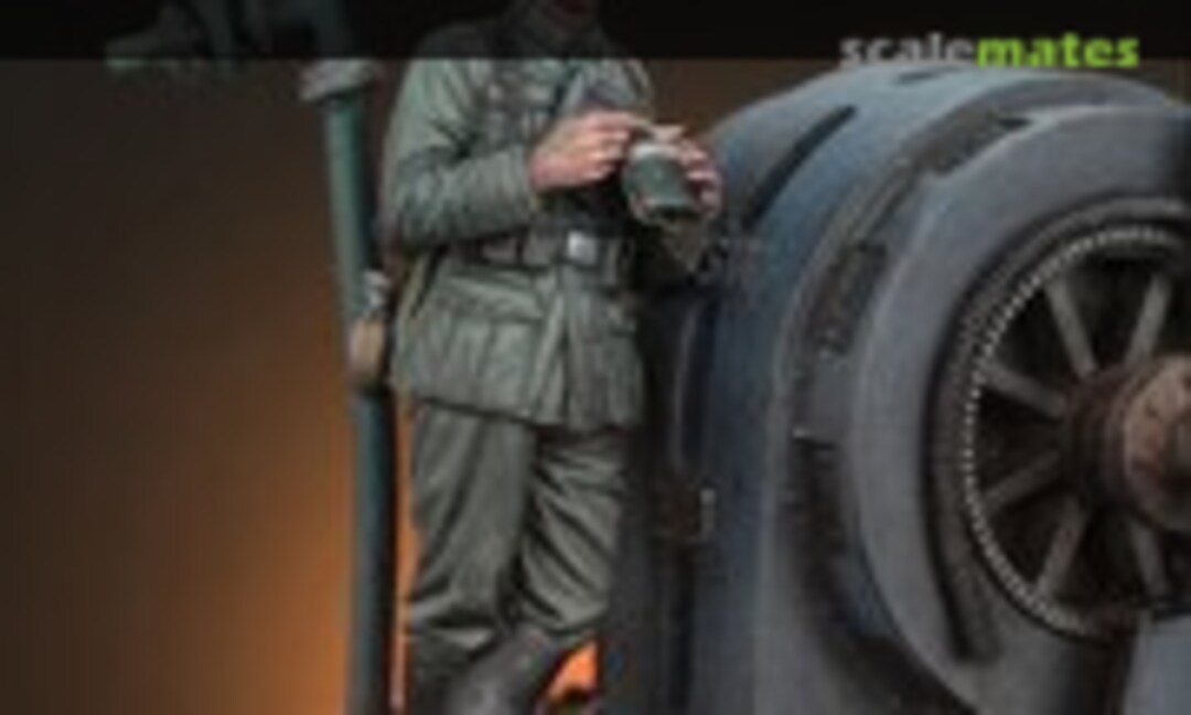 1:35 German infantry soldier eating - WWII (Royal Model 972) 972