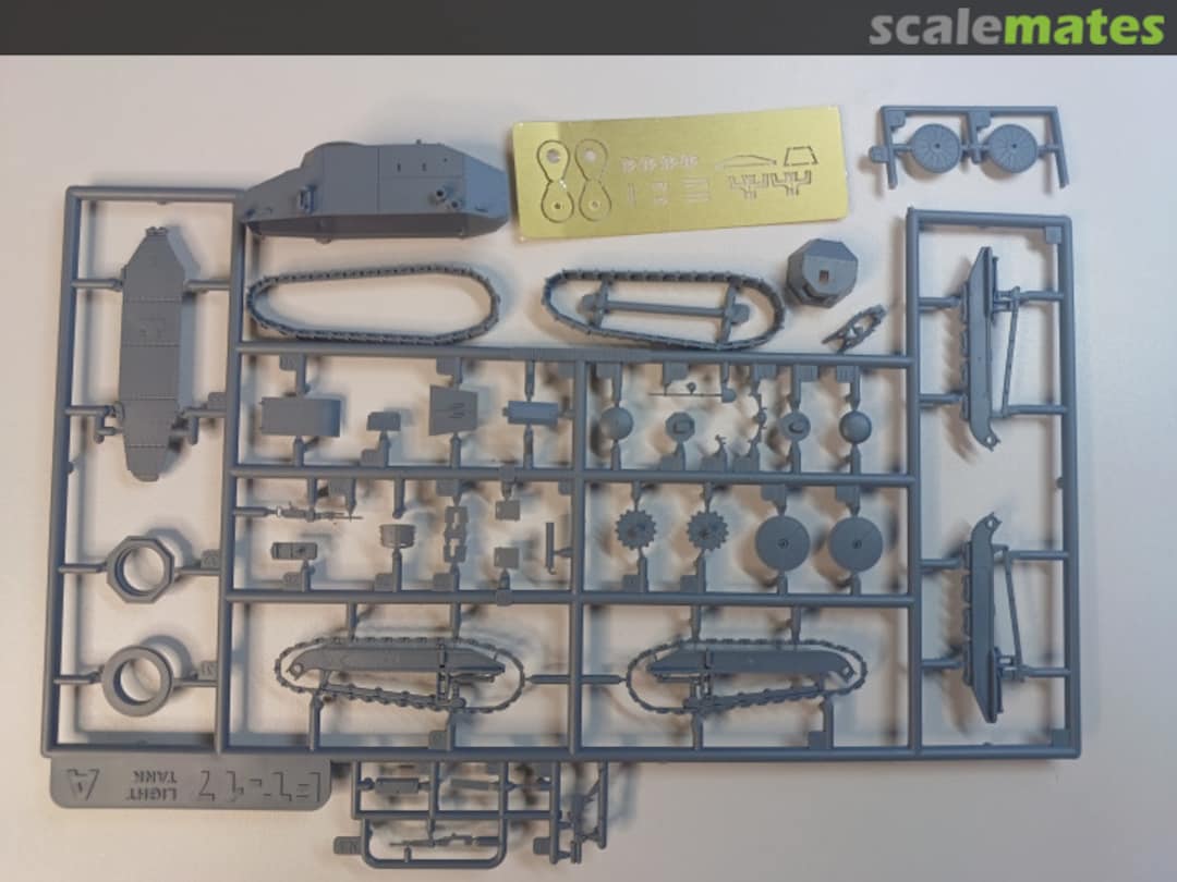 Contents Renault FT light tank with riveted turret FH 3001 FlyHawk Model Contents Renault FT light tank with riveted turret FH 3001 FlyHawk Model