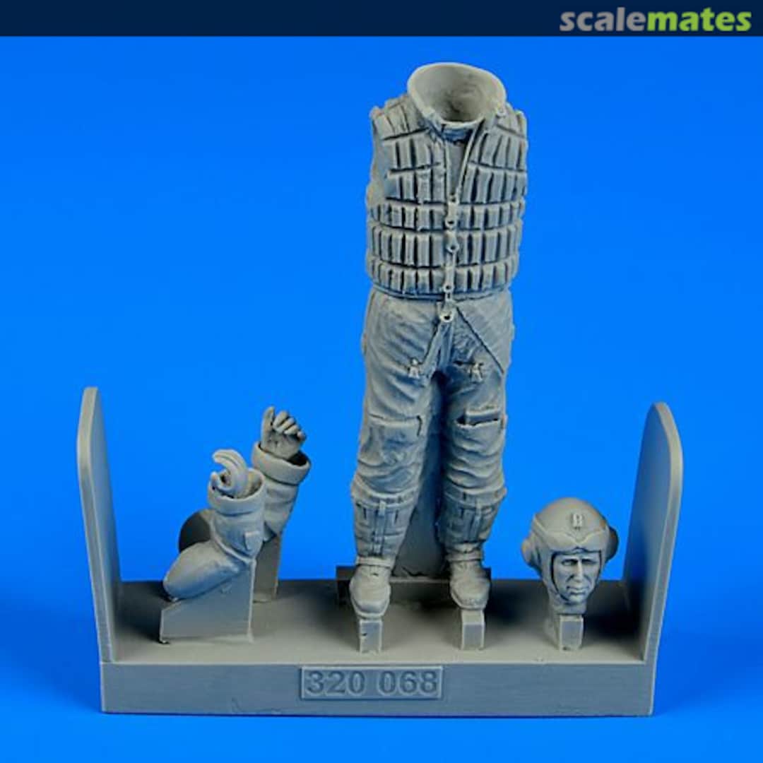 Boxart German Luftwaffe Pilot WWII with life jacket 320 068 Aerobonus Boxart German Luftwaffe Pilot WWII with life jacket 320 068 Aerobonus