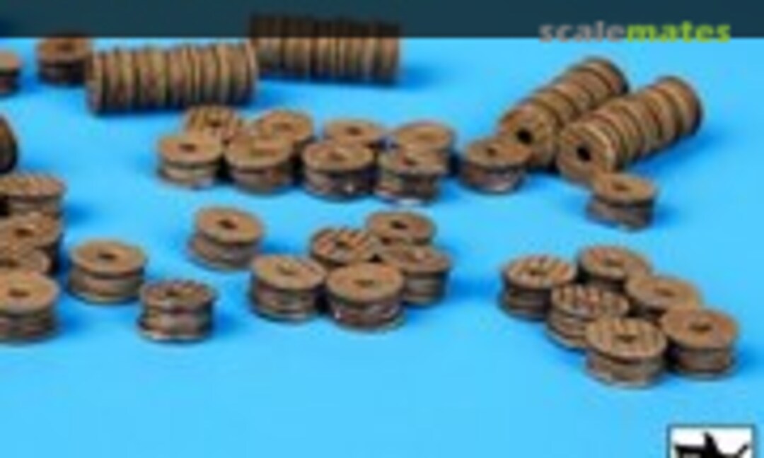 1:700 Port Dock Set No. 3 Accessories Set (Black Dog S70003) S70003