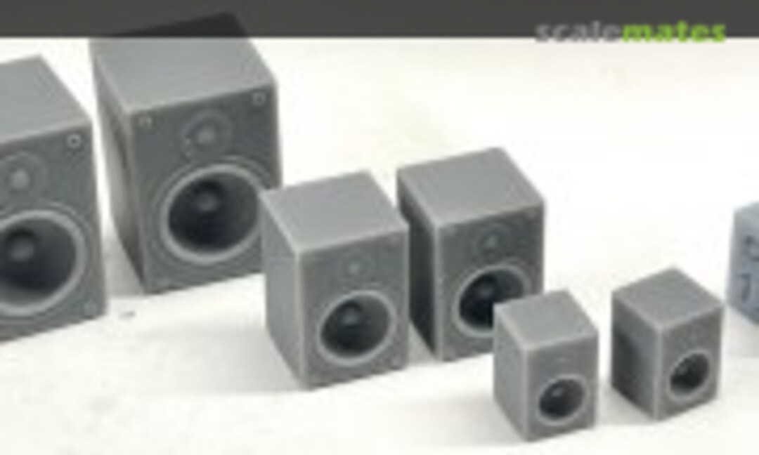 1:35 Loudspeakers standing (EMP3d 35080111) 35080111