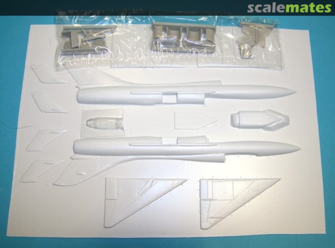 Contents Mikoyan MiG-21 E8/YE8 AM-099 Airmodel Contents Mikoyan MiG-21 E8/YE8 AM-099 Airmodel