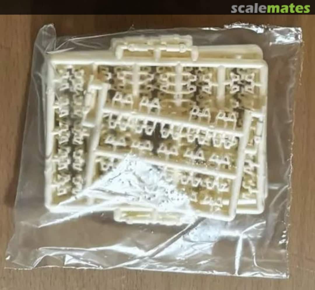 Contents GERMAN PzKpfw 1 Separate Track Links MQ-35001 Maquette