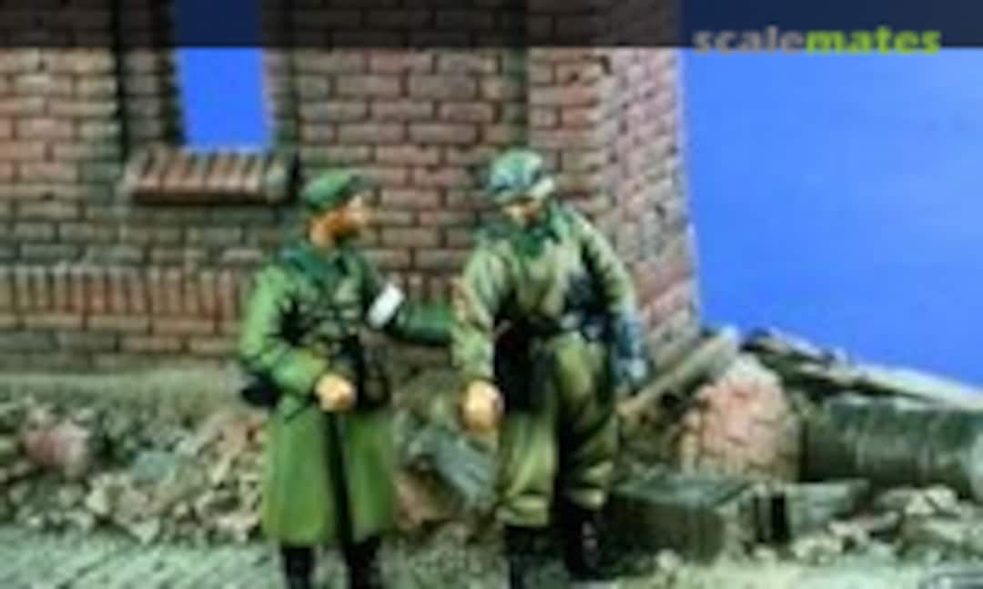 1:35 Motorcyclist & Medic (Verlinden Productions 1402) 1402