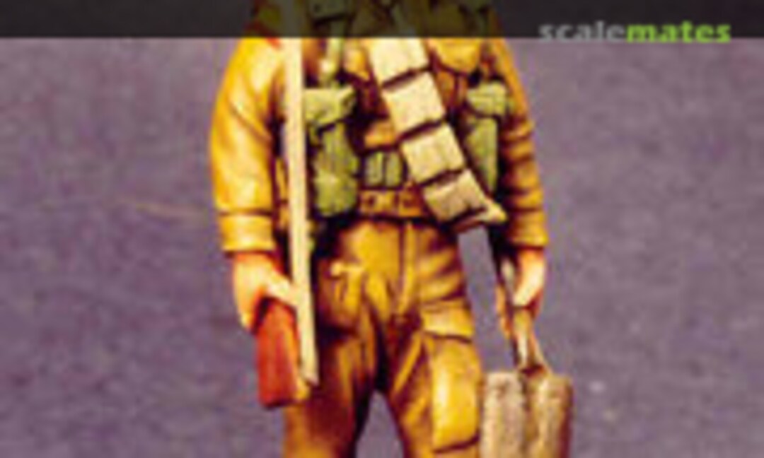 1:35 UK Soldier Walking with Spade (Resicast 35.5541) 35.5541