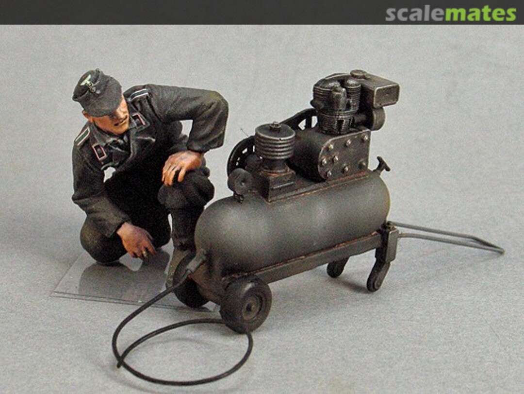 Boxart German Tank Crewman with Compressor (painting vechicles) T35130 Tank Boxart German Tank Crewman with Compressor (painting vechicles) T35130 Tank