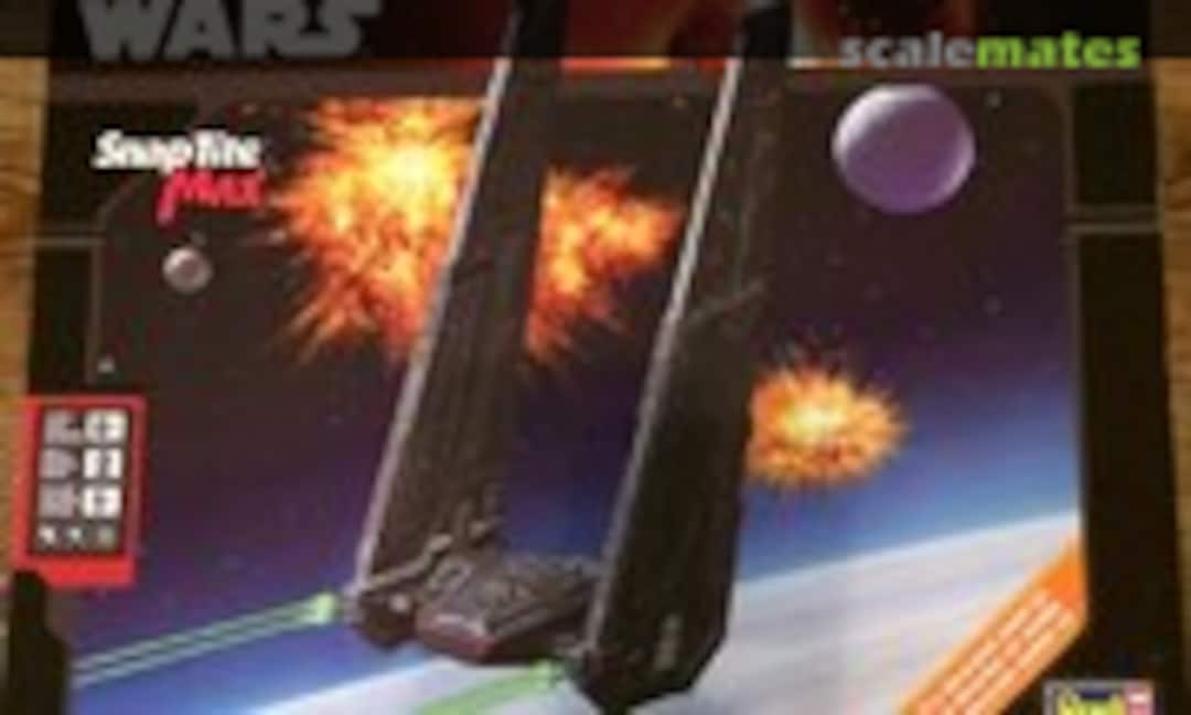 1:93 Kylo Ren's Command Shuttle (Revell 85-1826) 85-1826