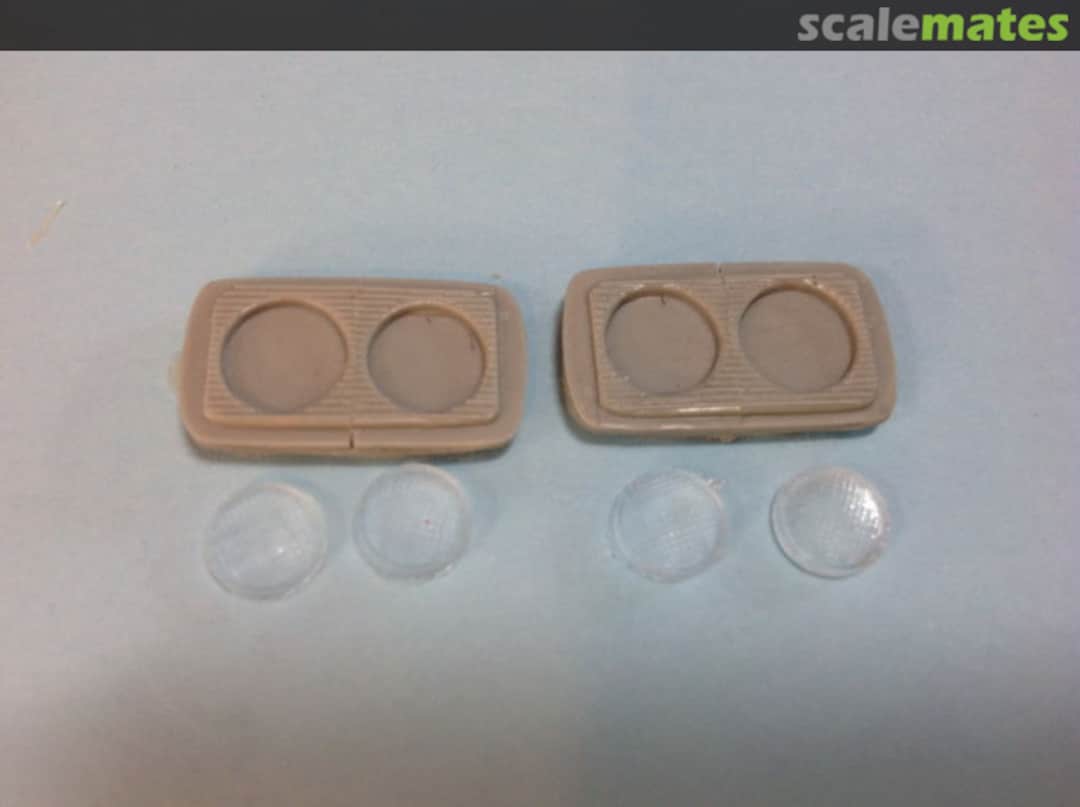 Boxart Twin Headlight Set for Mack R Series (pair) MB10 Auslowe Model Accessories Boxart Twin Headlight Set for Mack R Series (pair) MB10 Auslowe Model Accessories