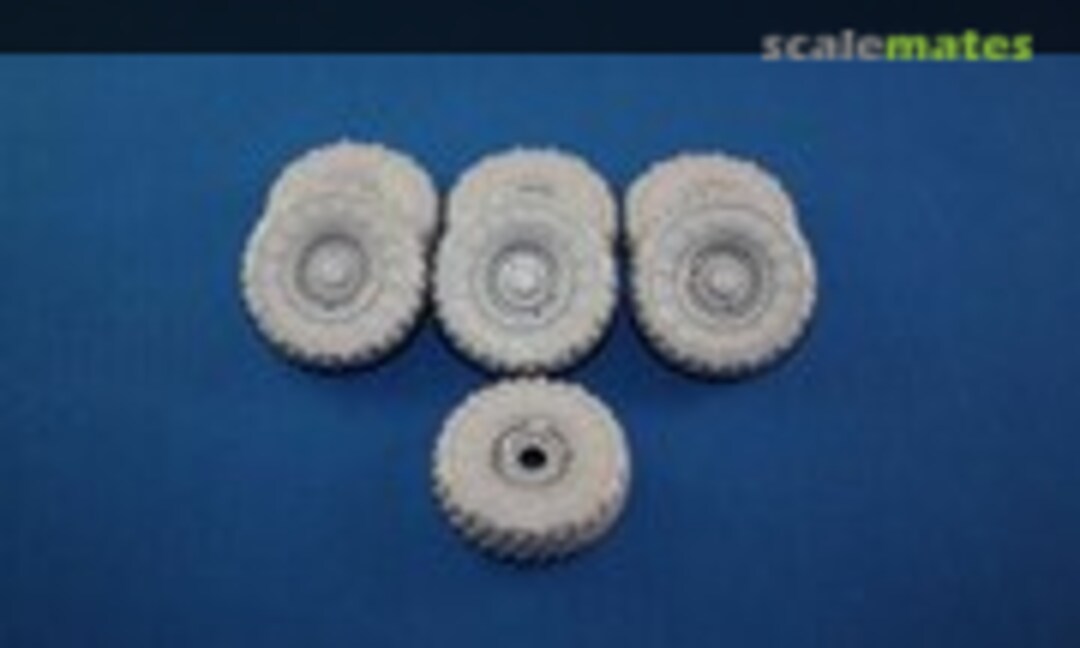 1:35 M1083 FMTV Wheels (Tank Workshop TWS0109A) TWS0109A