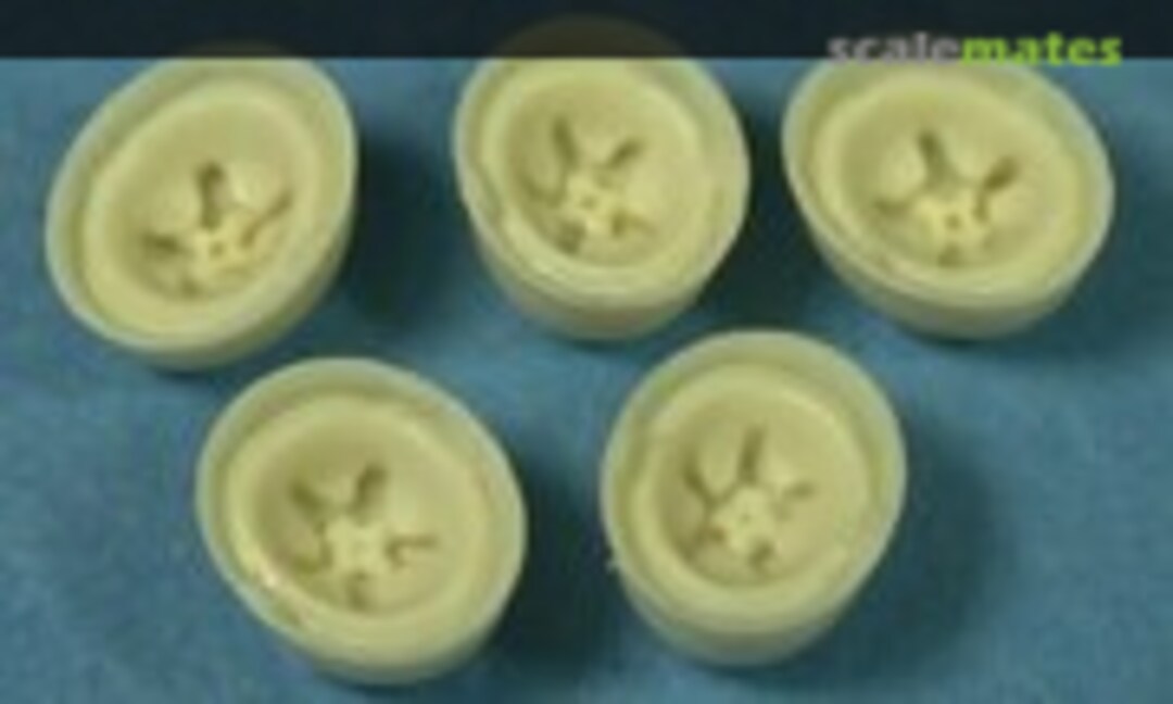 1:35 Commonwealth Armoured Corps Helmets WWII (Ultracast AC35006) AC35006