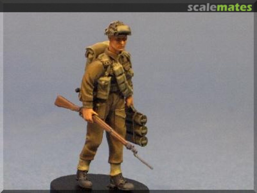 Boxart Soldier with Piat Ammo 35.5600 Resicast Boxart Soldier with Piat Ammo 35.5600 Resicast