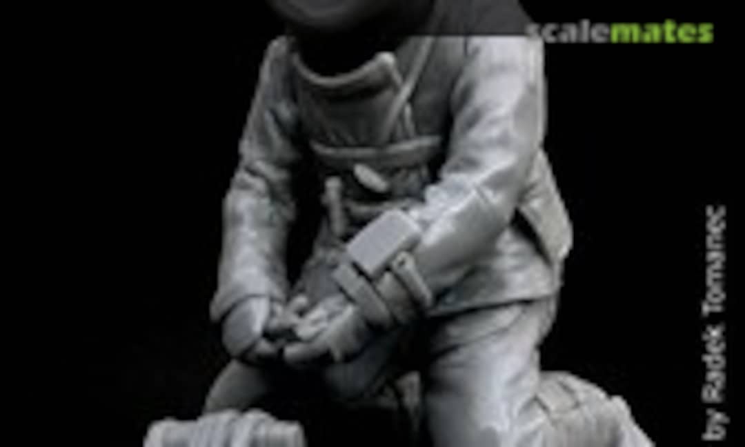 1:35 EOD Operation in Iraq (defusing bomb) (Black Dog F35010)