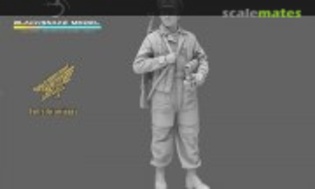 1:35 Fallschirmjäger Officer Scouting the Battlefield (BlackSnake Model FSJ-08) FSJ-08