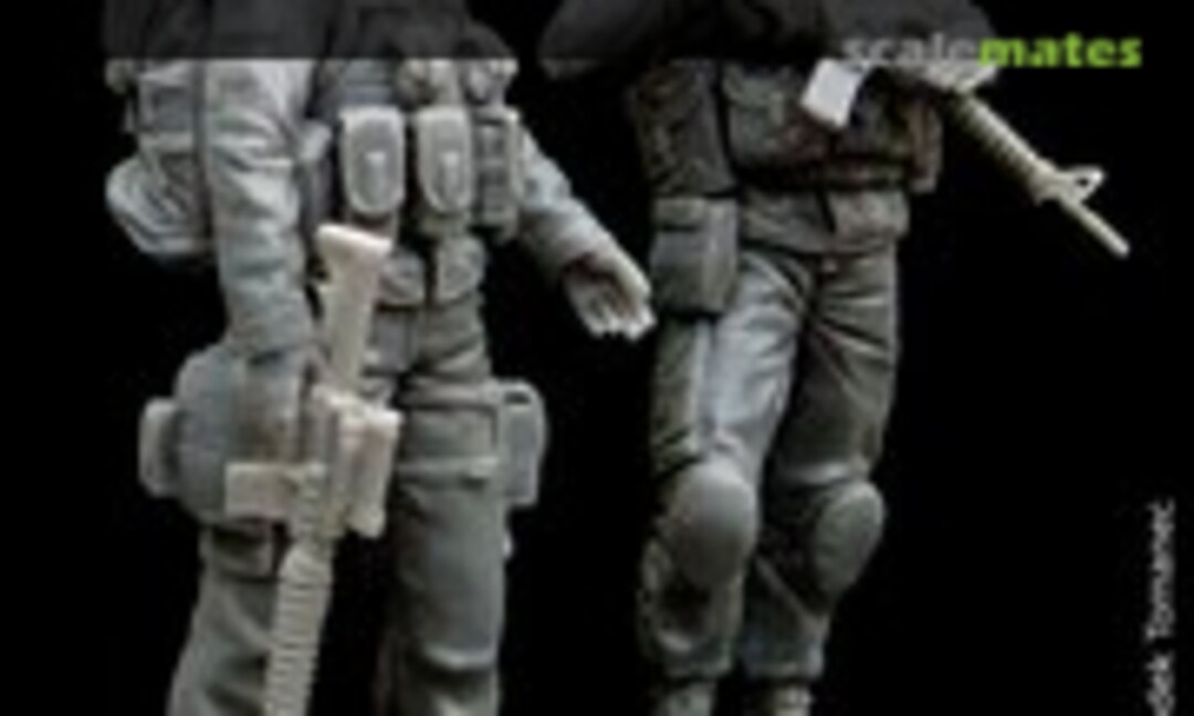 1:35 Canadian soldier team (Black Dog F35018) F35018