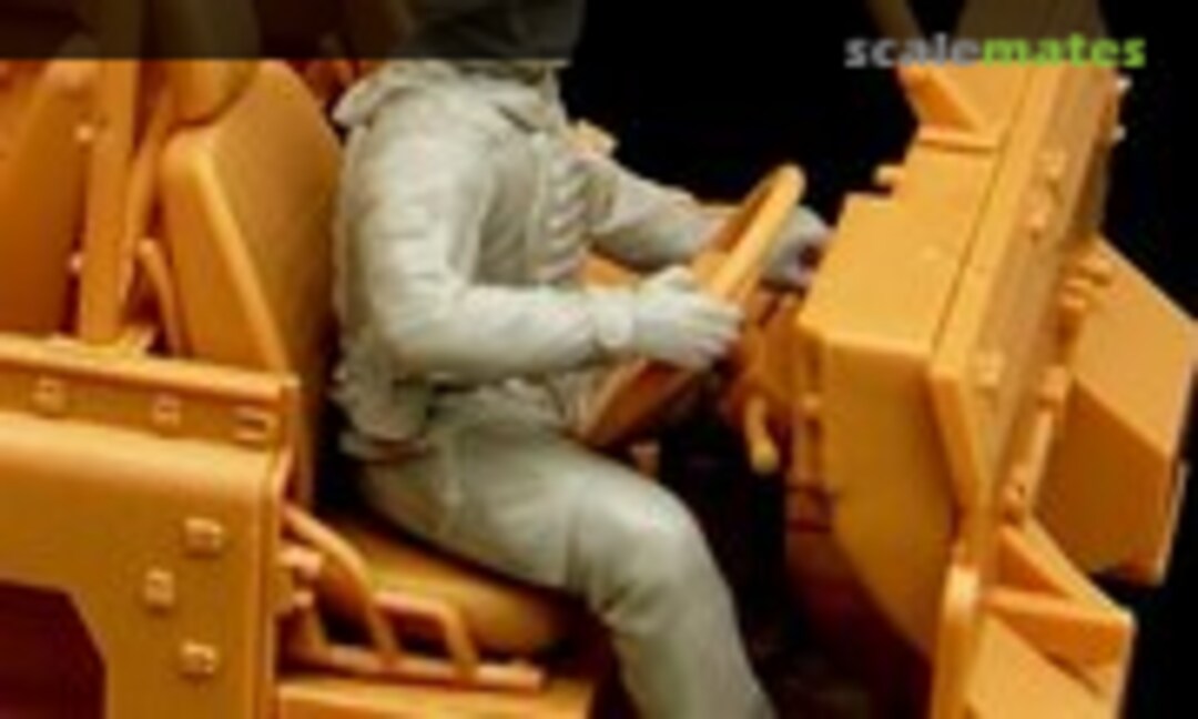 1:35 British driver Defender Wolf Afghanistan (Black Dog F35027) F35027