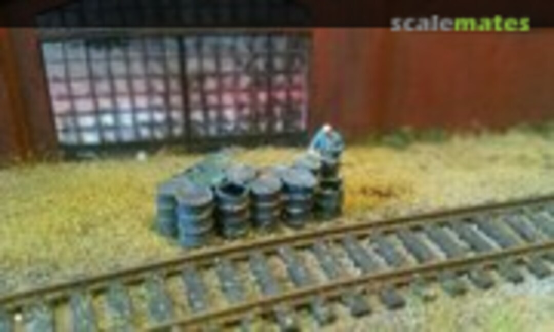 1:76 Rusty drums, bins, tyres, crates (Rail Cast )