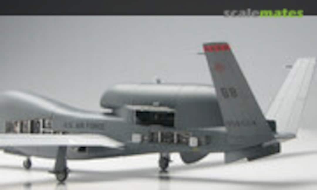 1:72 RQ-4B Global Hawk Maintenance Version (Platz AC-10)