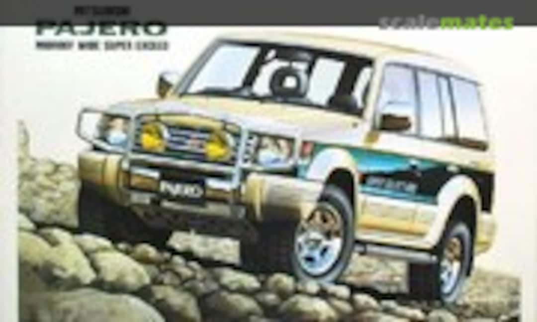 1:24 Mitsubishi Pajero Midroof Wide Super Exceed (Aoshima 013830) 013830