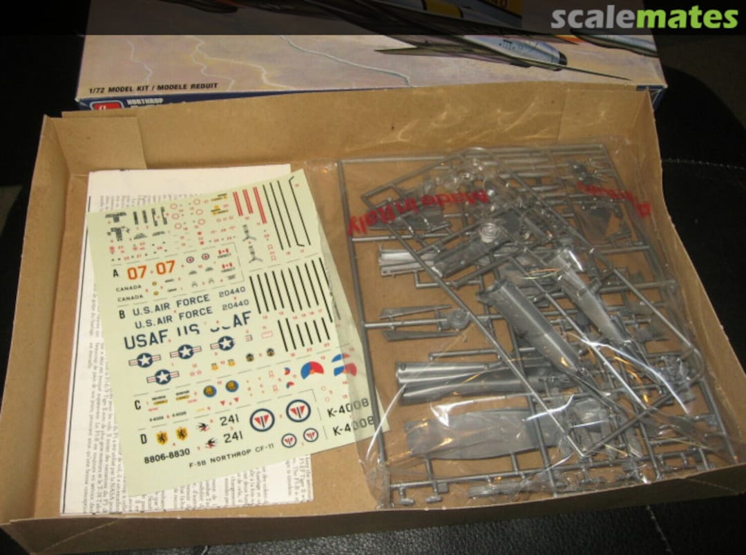 Contents Northrop F-5B Freedom Fighter 8806 AMT/ERTL Contents Northrop F-5B Freedom Fighter 8806 AMT/ERTL