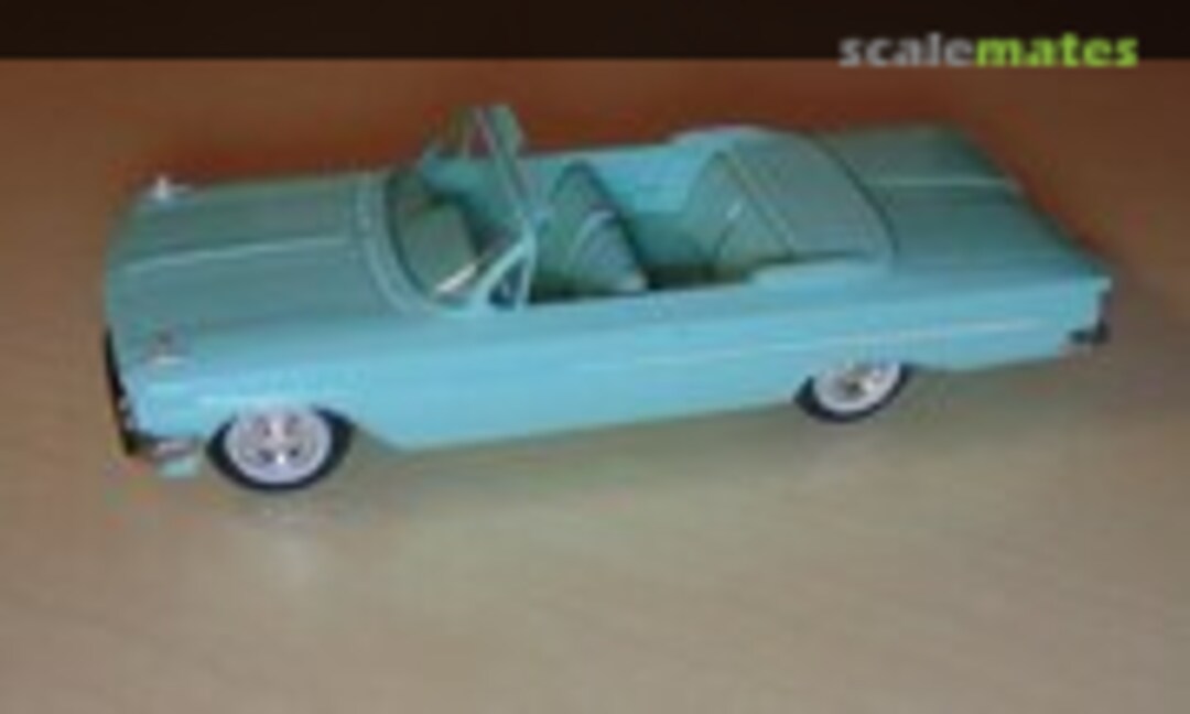 1:25 1961 Chevrolet Impala SS Convertible (SMP )