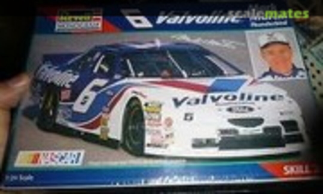 1:24 #6 Valvoline Mark Martin Thunderbird (Revell Monogram 85-2477)