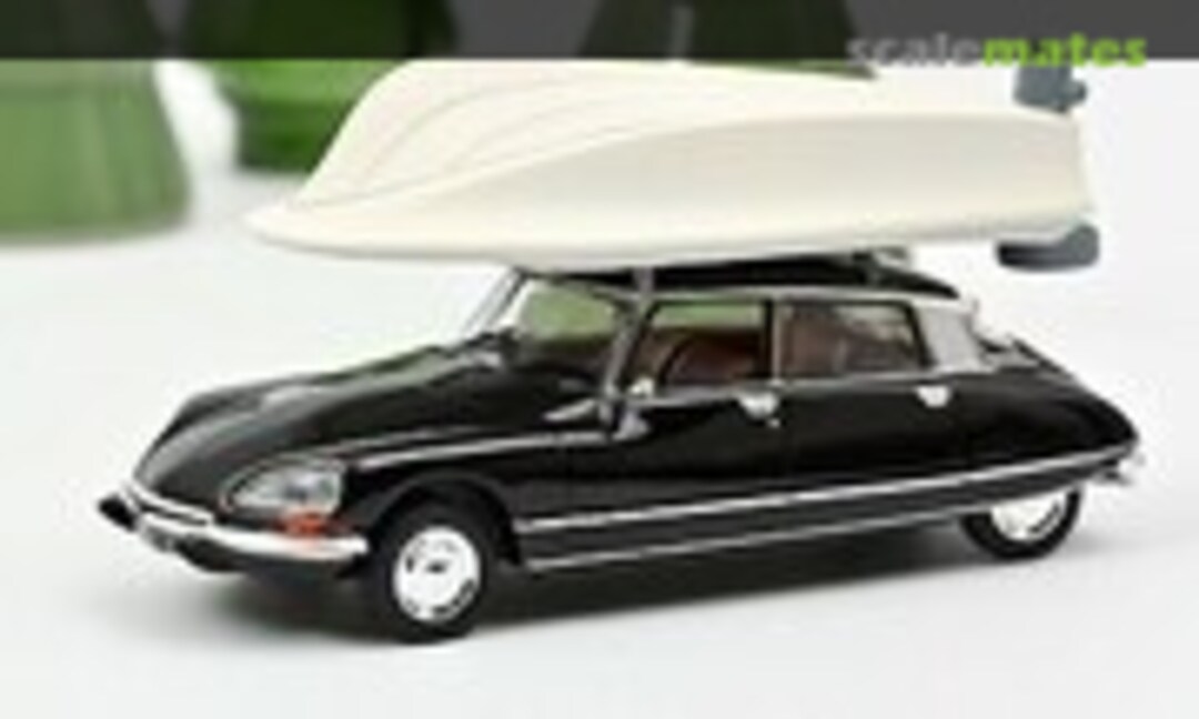 1:43 Citroën DS21 Pallas with Boat (Norev 157072)
