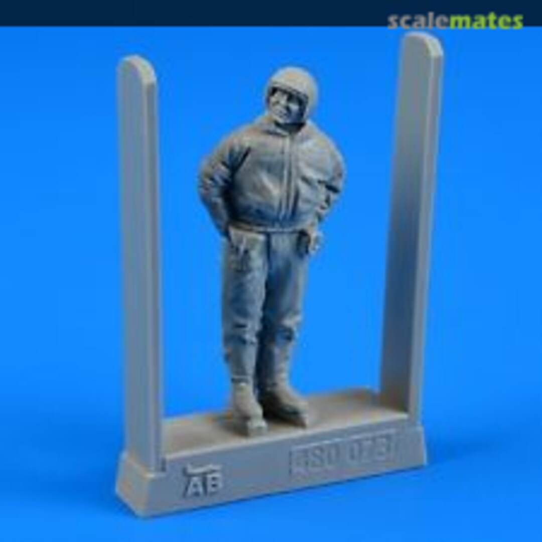 Boxart Soviet Air Force Pilot in Winter Suit Figure 480 073 Aerobonus Boxart Soviet Air Force Pilot in Winter Suit Figure 480 073 Aerobonus