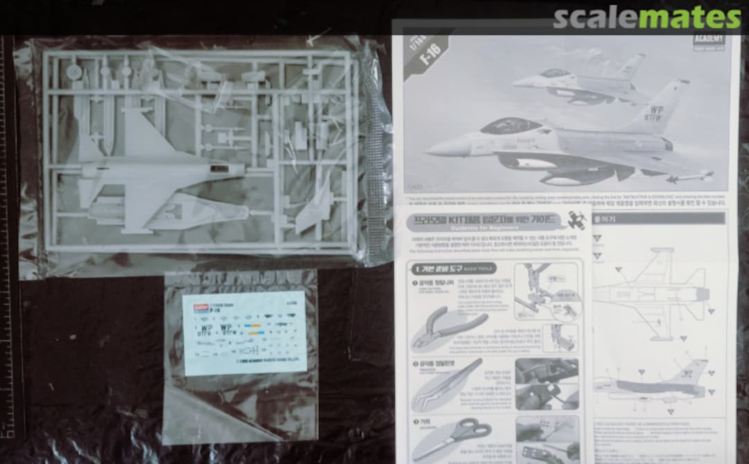 Contents USAF F-16 Fighting Falcon 12610 Academy