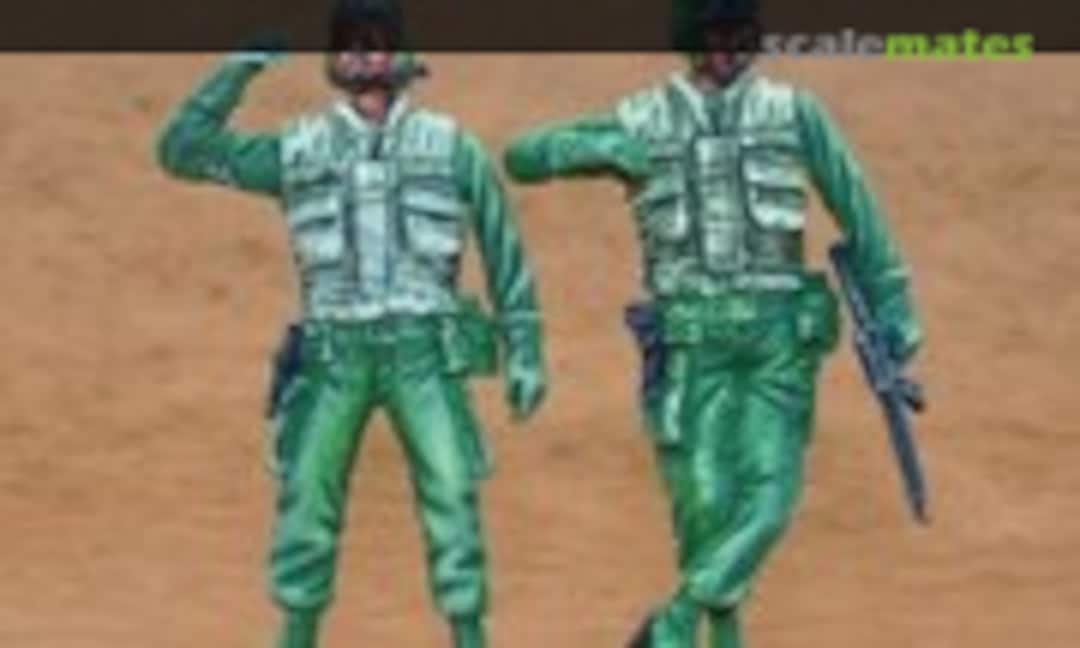 1:35 US Helicopter pilots-standing Vietnam (2 fig.) (CMK F35183) F35183