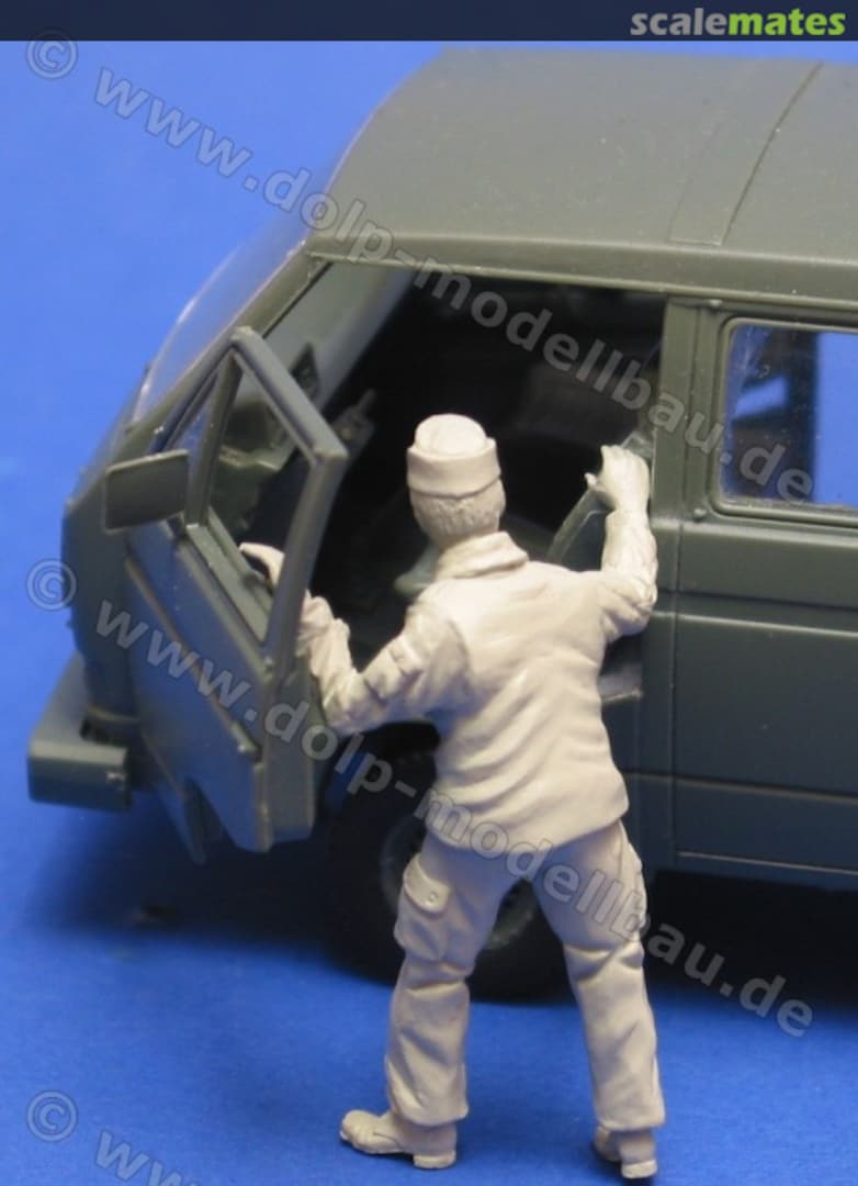 Boxart Fahrer, Türe öffnend BW133 DOLP-Modellbau Boxart Fahrer, Türe öffnend BW133 DOLP-Modellbau