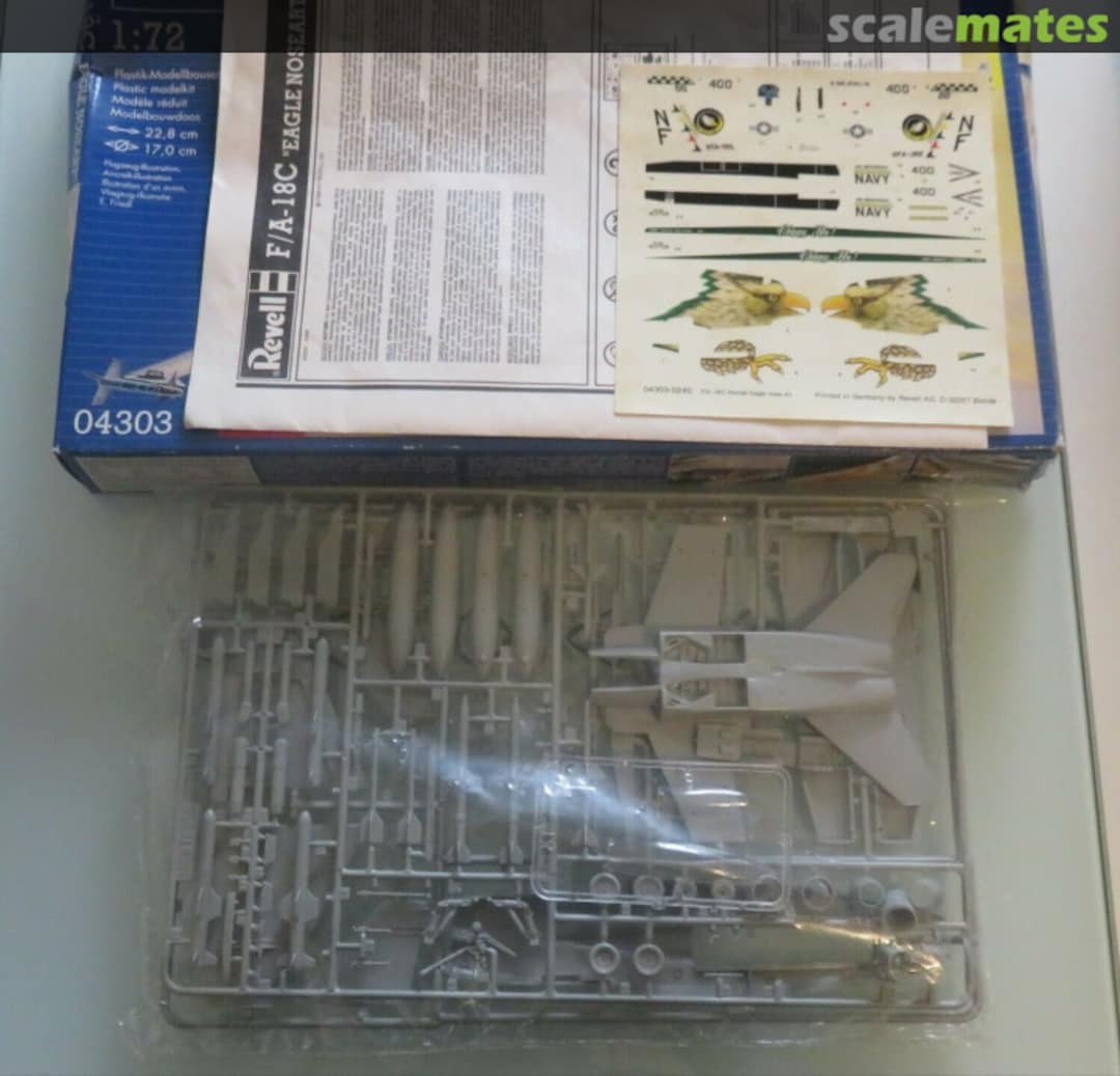 Contents F/A-18C "Eagle Noseart" 04303 Revell Contents F/A-18C "Eagle Noseart" 04303 Revell