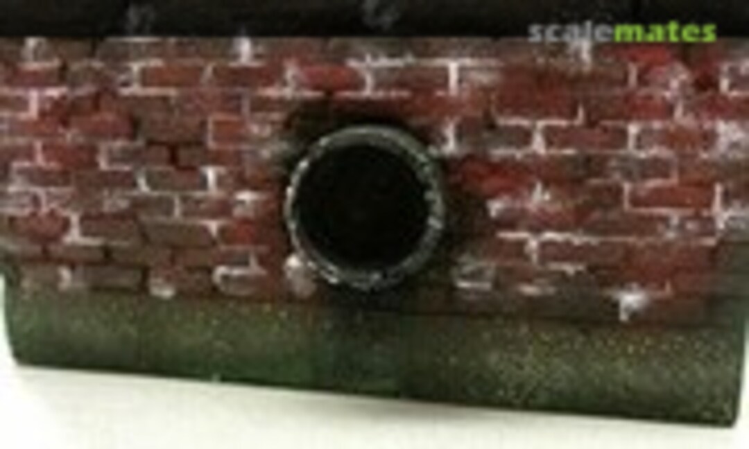 1:35 Retaining Wall with Outflow Pipe (Fields of Glory FoG5160B) FoG5160B