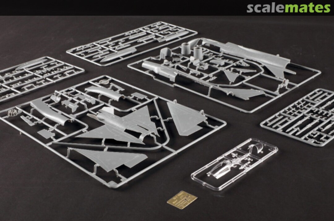 Contents Chinese J-10C Fighter 01698 Trumpeter Contents Chinese J-10C Fighter 01698 Trumpeter