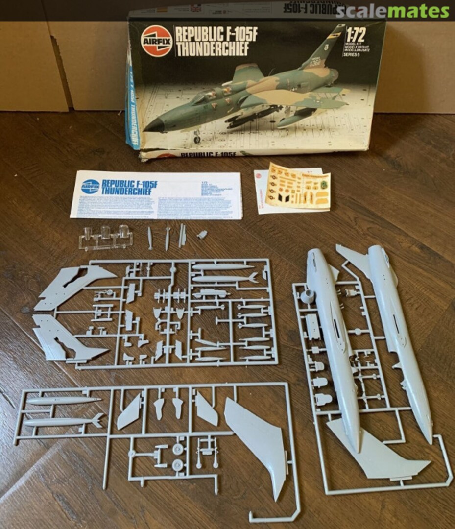 Contents Republic F-105F Thunderchief 9 05016 Airfix Contents Republic F-105F Thunderchief 9 05016 Airfix