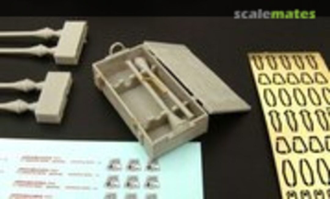 1:35 Panzerfaust with box (2sets) (Hauler HLU35075) HLU35075