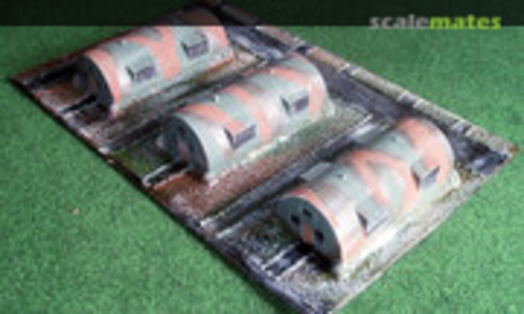 3 Nissen huts (Bellona Micro Mold Plastics U-D11)